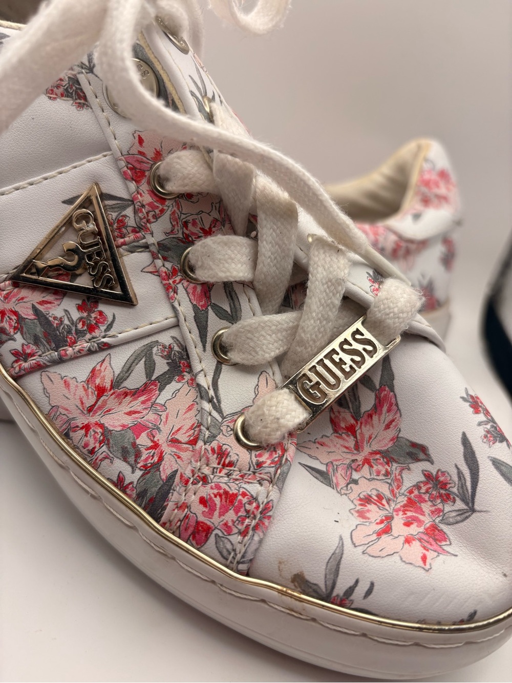 GUESS White Sneakers with Pink Floral Print and Gold Accents